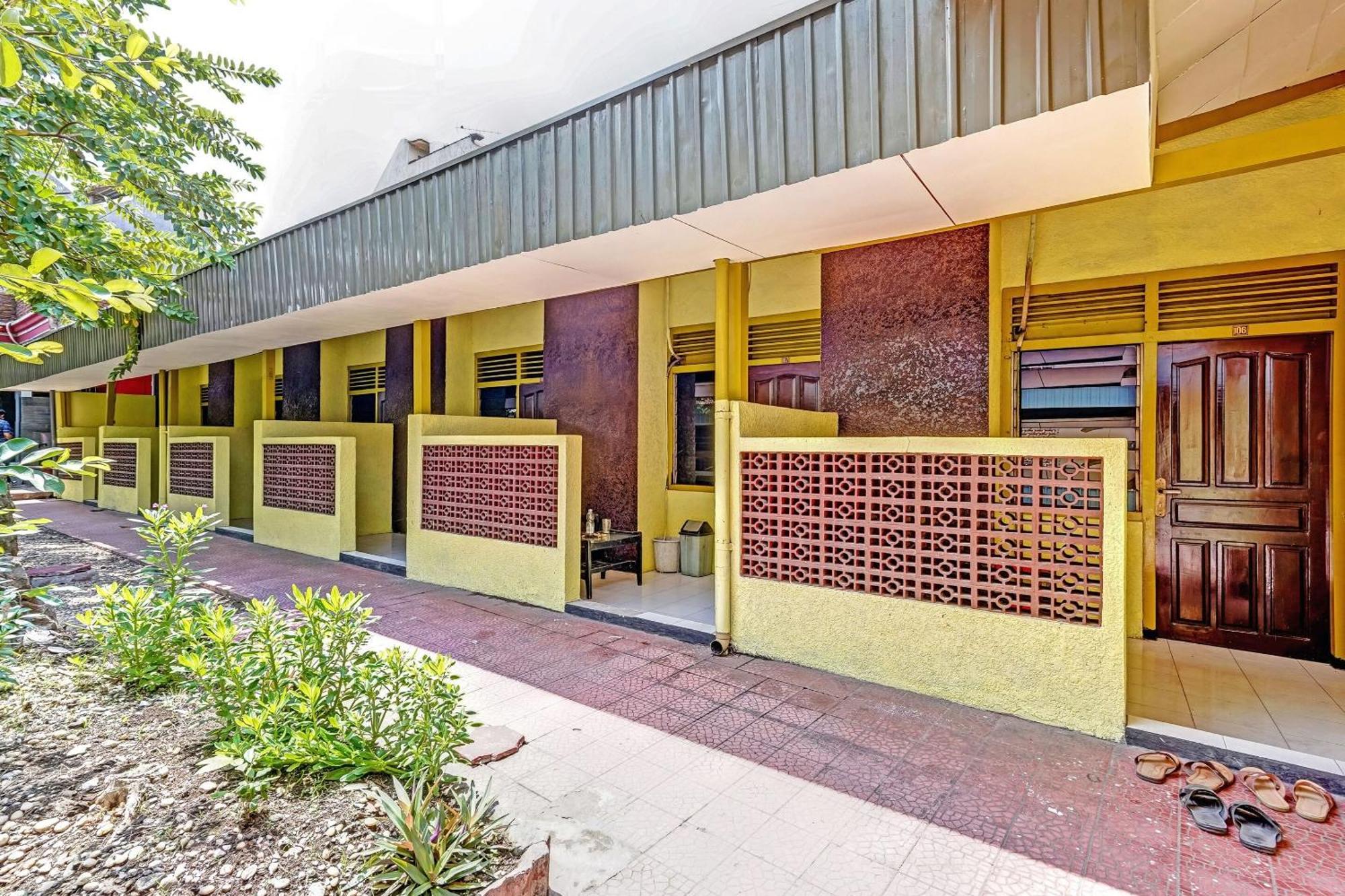 Hotel Kalimantan Surabaya Exterior photo